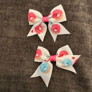 Smiling donuts on white ribbons pigtail bow set
